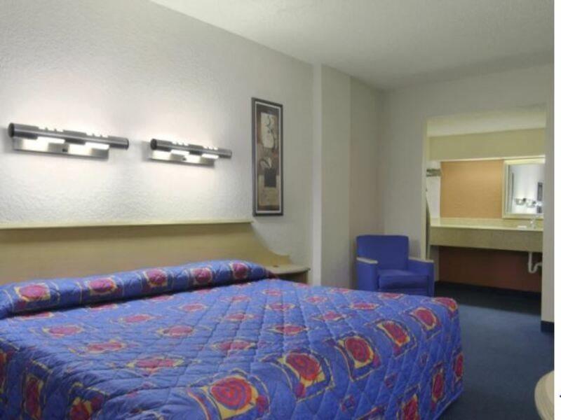 Econo Lodge Palm Harbor - Clearwater Buitenkant foto